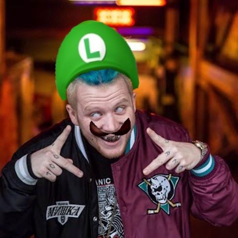 luigimac.jpg luigimac.jpg